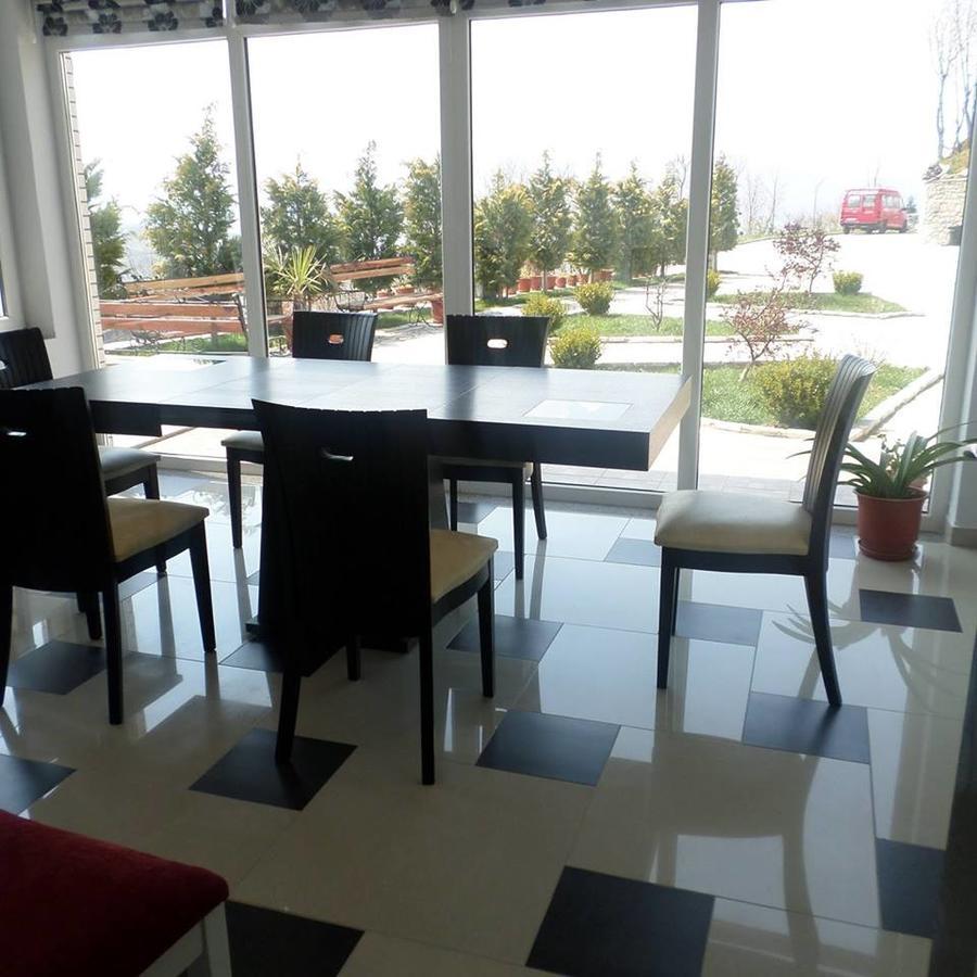 Hotel Natyra E Qete Peshkopi エクステリア 写真